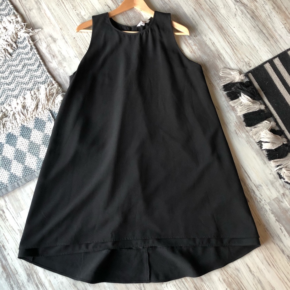 BB Dakota Sleeveless Dress